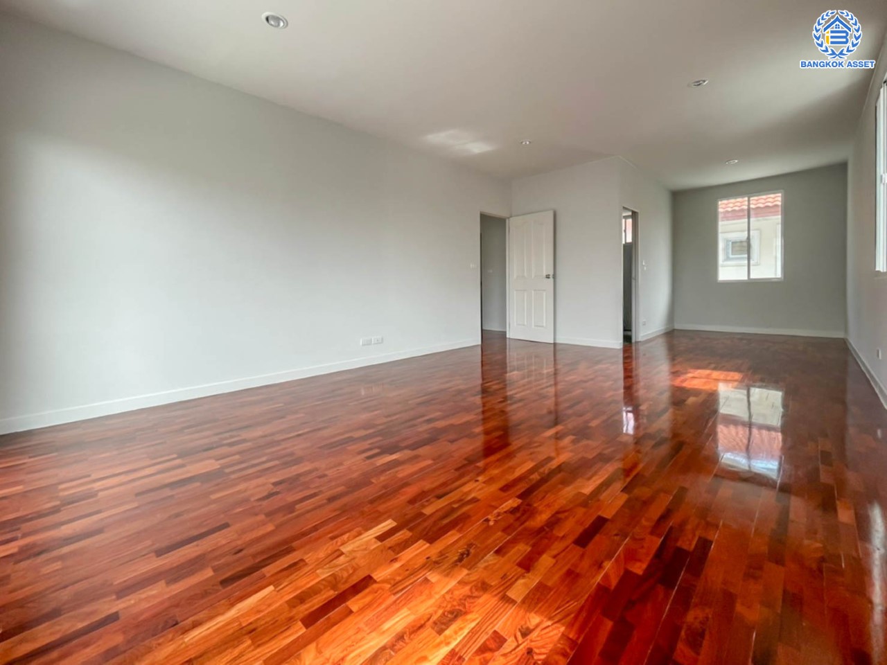 บ้านมือสองตกแต่งใหม่  ม.ภัสสร14 บางใหญ่-กาญจนาฯ (ซ.กันตนา) เนื้อที่ 55.8 ตร.ว. รองรับทุกความสุข ฟังก์ชัน 4 ห้องนอน 3 ห้องน้ำ 2 ที่จอดรถ บนทำเลศักยภาพ ใกล้เซ็นทรัลเวสต์เกต ทางด่วน "ศรีรัช" และรถไฟฟ้า "สถานีตลาดบางใหญ่"